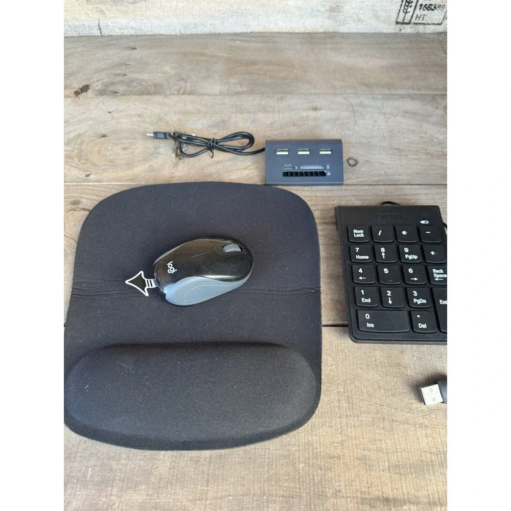 Number Key Pad/ Mouse And Pad/ USB And‎ Memory Card Reader BUNDLE LOT